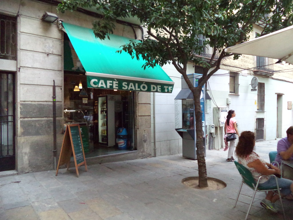 This is a place in Barrio Gotico where you really DON'T want to try their tourist rip-off version of churros. Stay away of them! This is a place in Barrio Gotico where you really DON'T want to try their tourist rip-off version of churros. Stay away of them!
